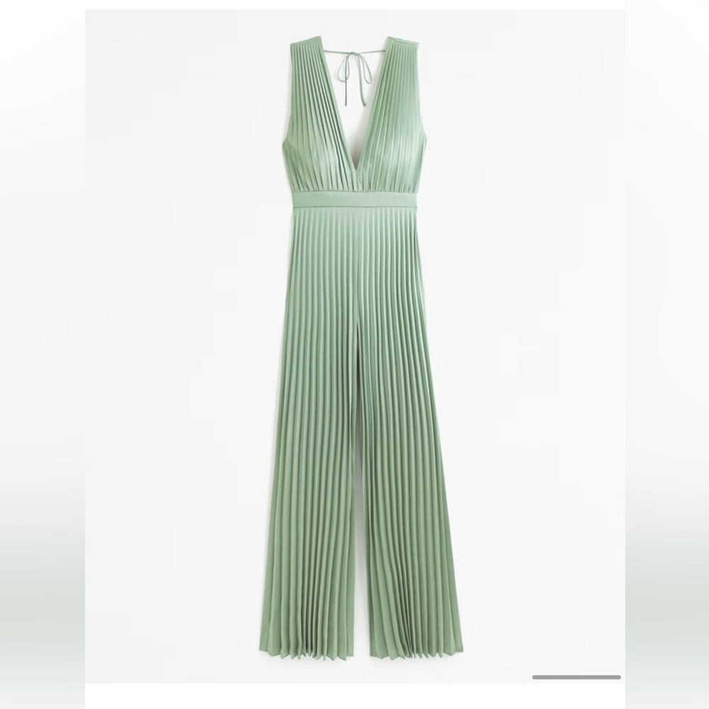 Abercrombie Giselle Pleated Jumpsuit in Green